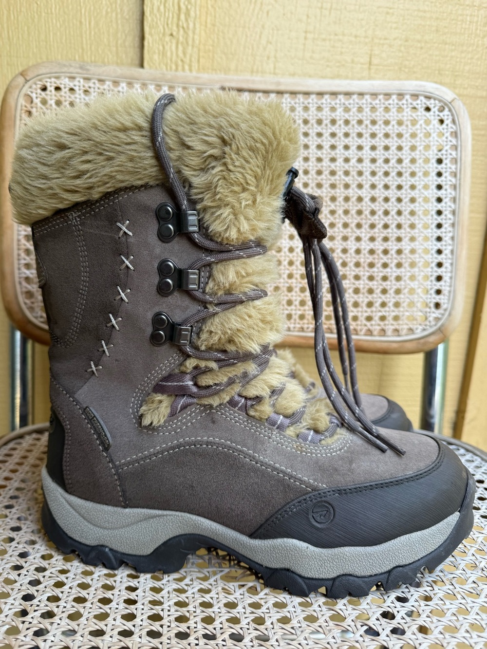 Hi-Tec St Moritz 200 Women’s Size 8 Waterproof Thinsulate Fur Snow Boots